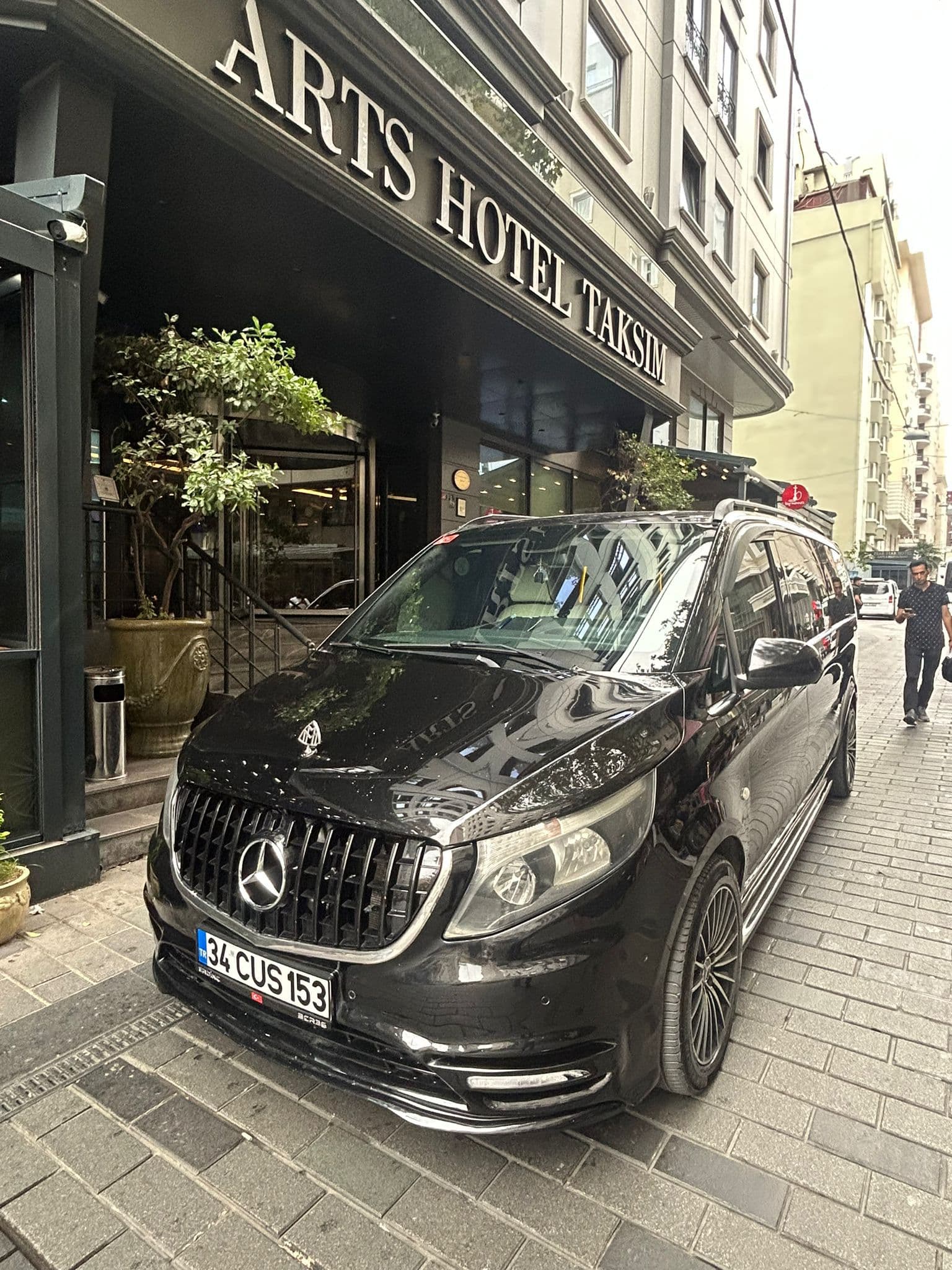 Mercedes-VW Vito-Transporter VIP - Image 1