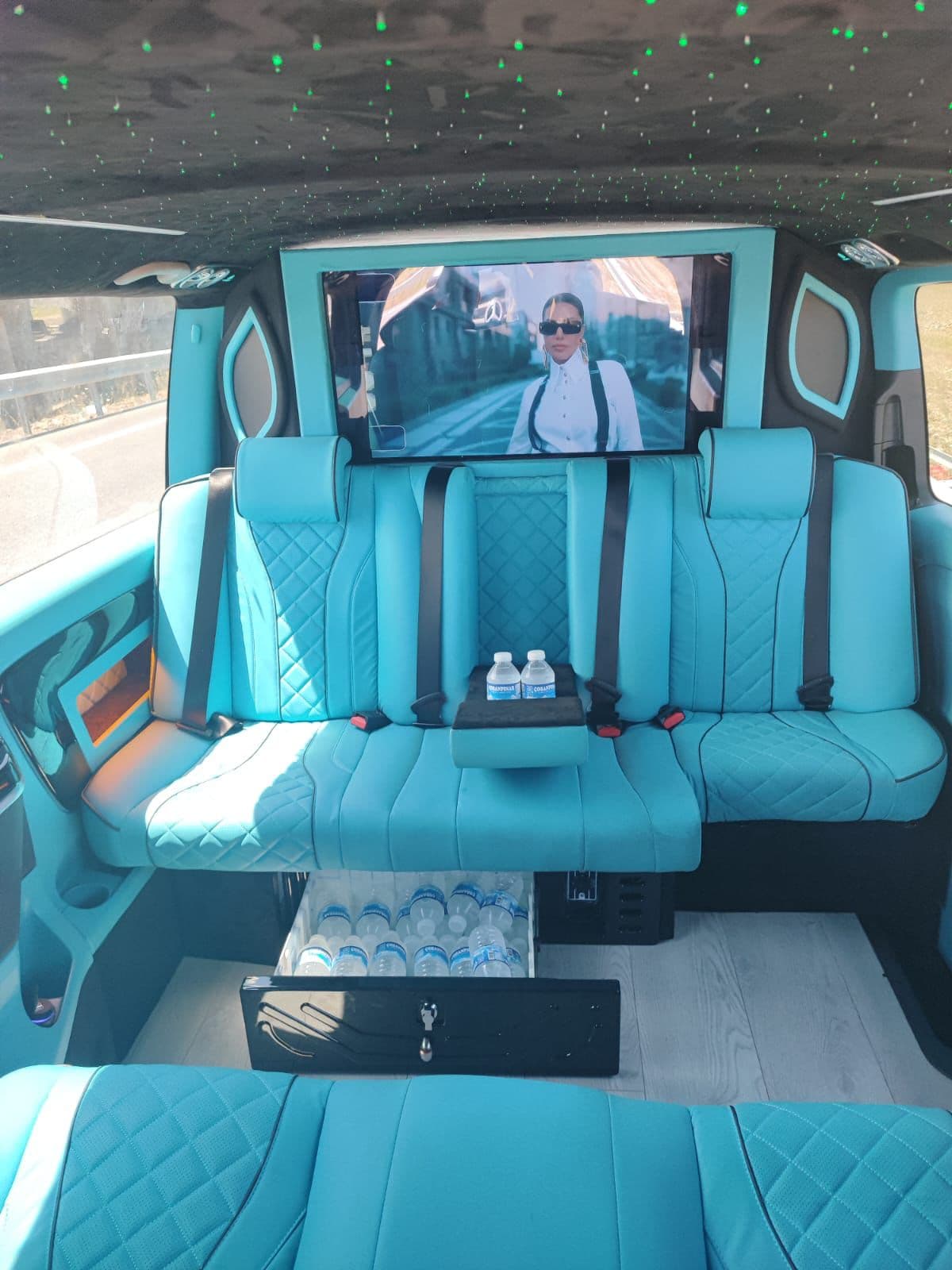 Mercedes-VW Vito-Transporter VIP - Image 7