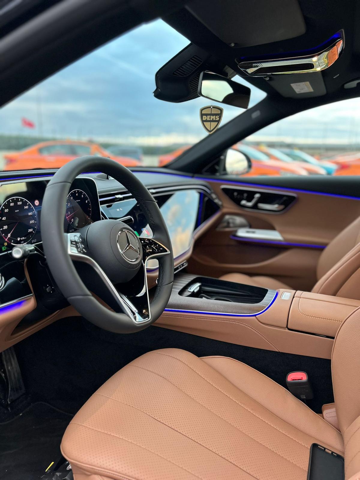 Mercedes Sedan Maybach - Image 4