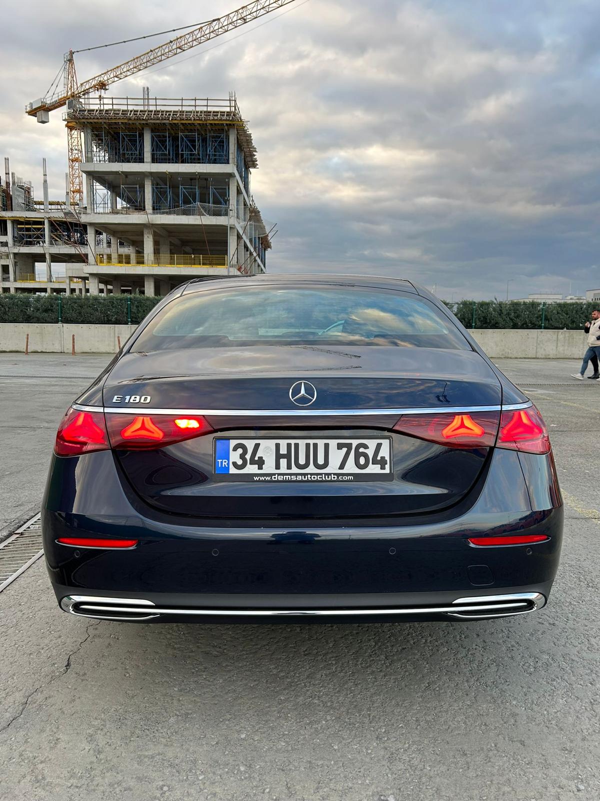 Mercedes Sedan Maybach - Image 2