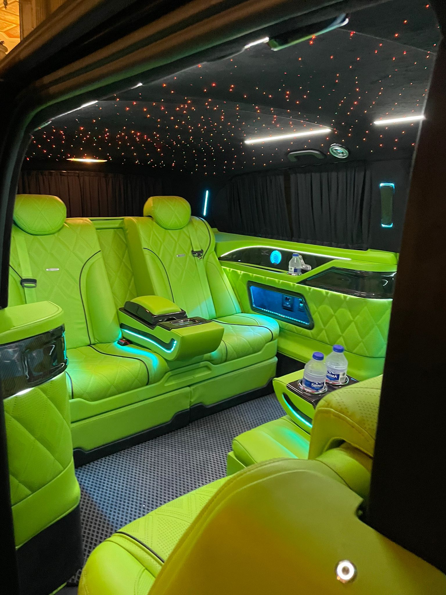 Mercedes-VW Vito-Transporter VIP - Image 3